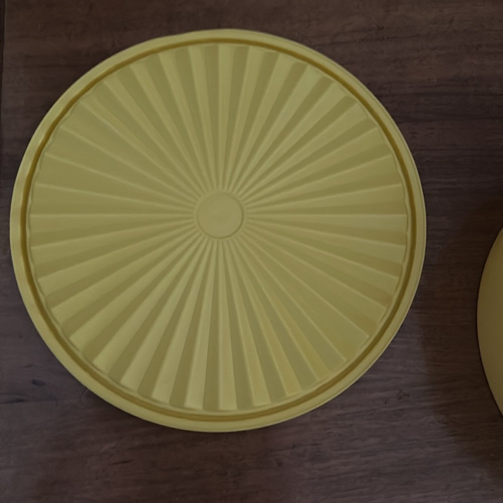 Tupperware container - Picture 5 of 5